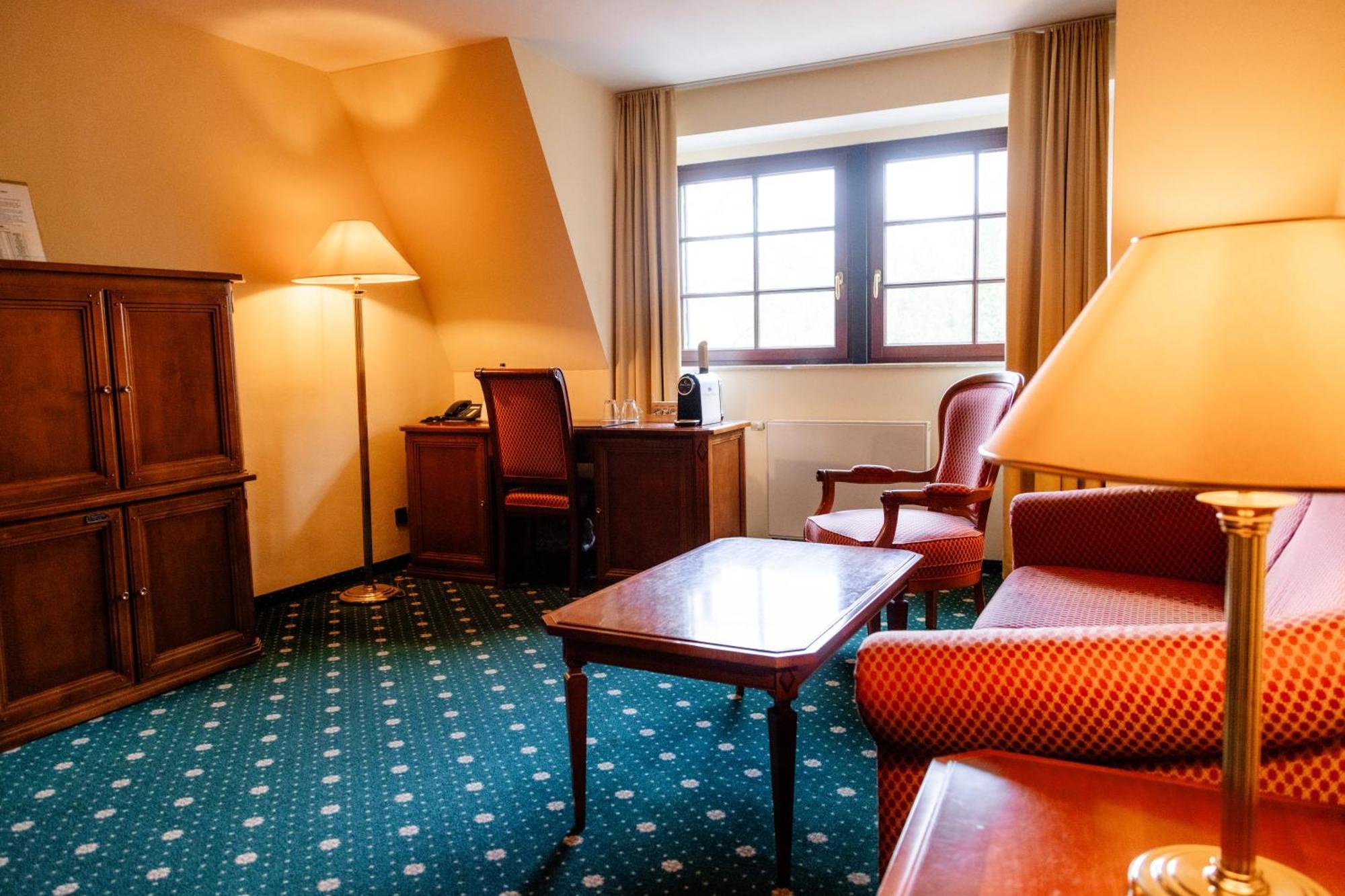 Hotel Schloss Schkopau エクステリア 写真