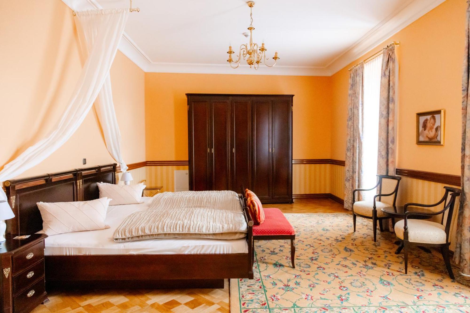 Hotel Schloss Schkopau エクステリア 写真