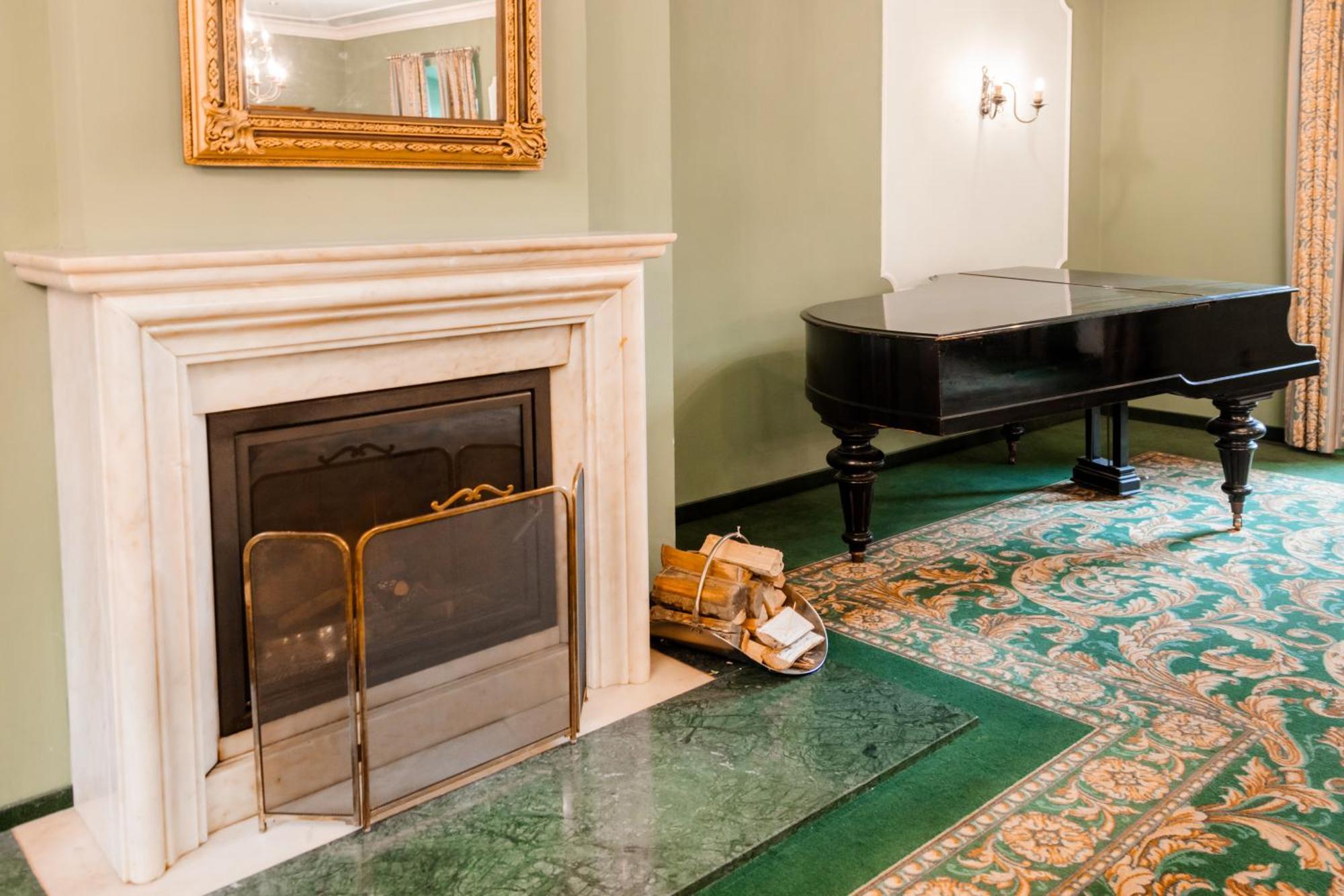 Hotel Schloss Schkopau エクステリア 写真